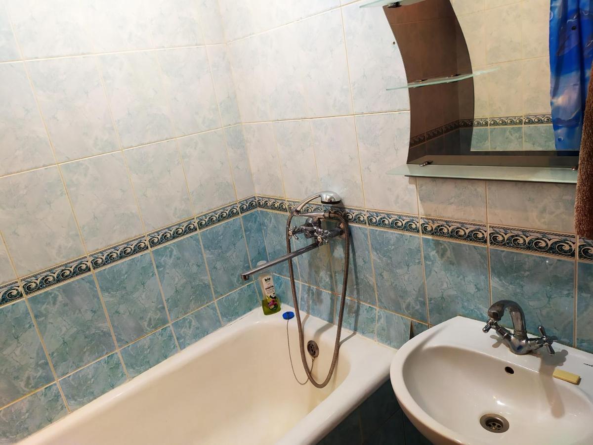 Ильинская 3К Посуточно Почасово Apartamento Sumy Exterior foto